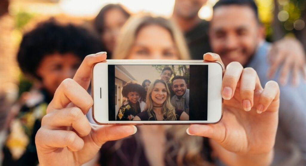 A verdade por trás da selfie: especialistas explicam quando o celular se torna um problema real 2 A verdade por trás da selfie especialistas explicam quando o hábito se torna um problema real (2)