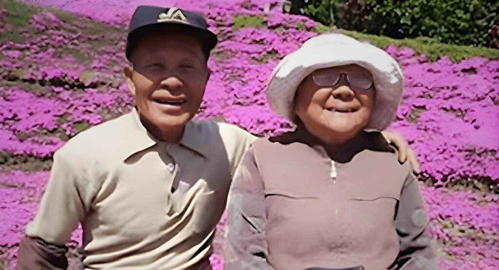 Ele passou dois anos cultivando milhares de flores só para a esposa cega sentir o perfume