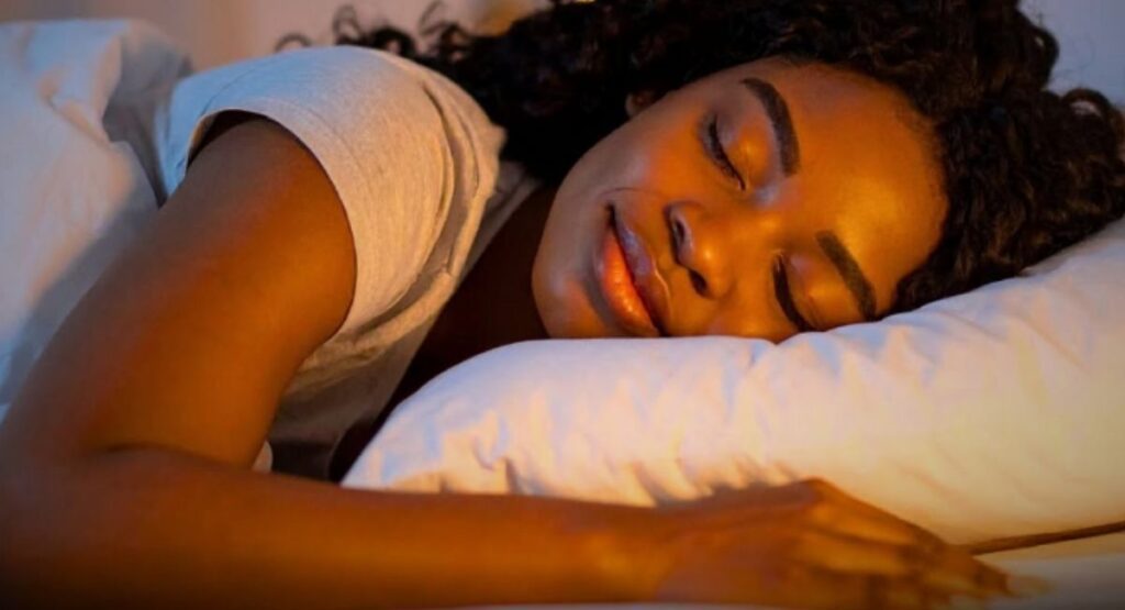 Finalmente explicado: estudo revela por que as mulheres precisam dormir mais 1 Mulheres precisam de 20 minutos a mais de sono que os homens, e a ciência explica o motivo. Finalmente explicado: estudo revela por que as mulheres precisam dormir mais