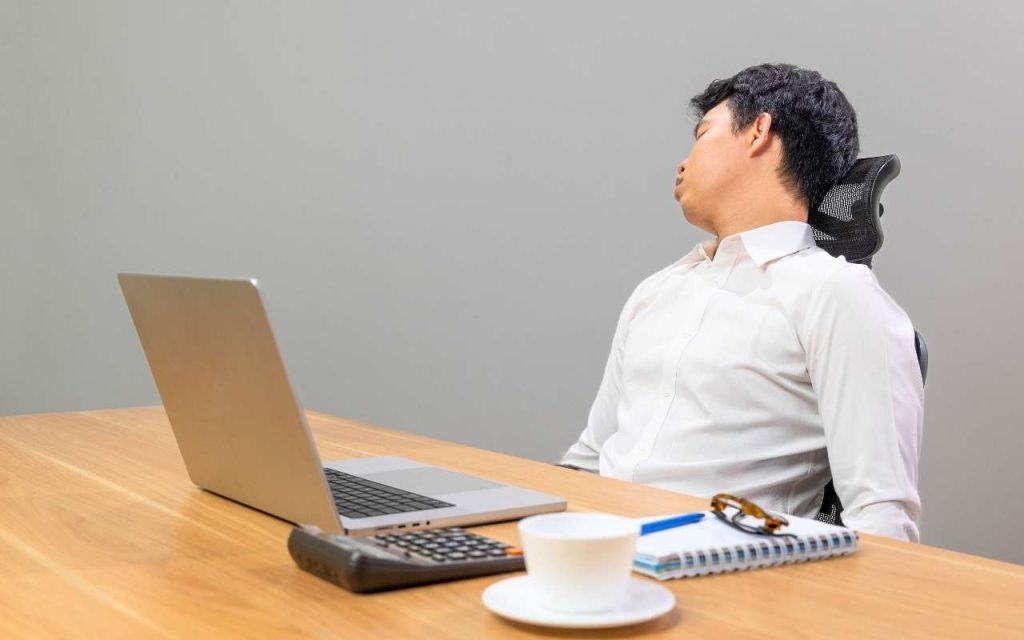 O que é narcolepsia: causas possíveis e impacto na vida real