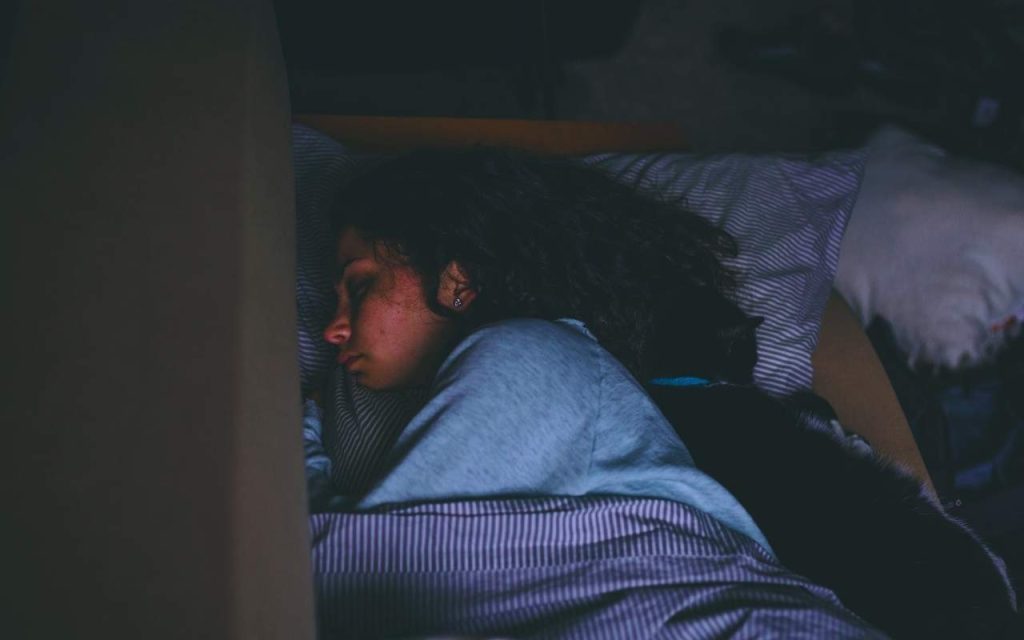 Sono excessivo mesmo dormindo muito: 7 causas comuns pouco comentadas