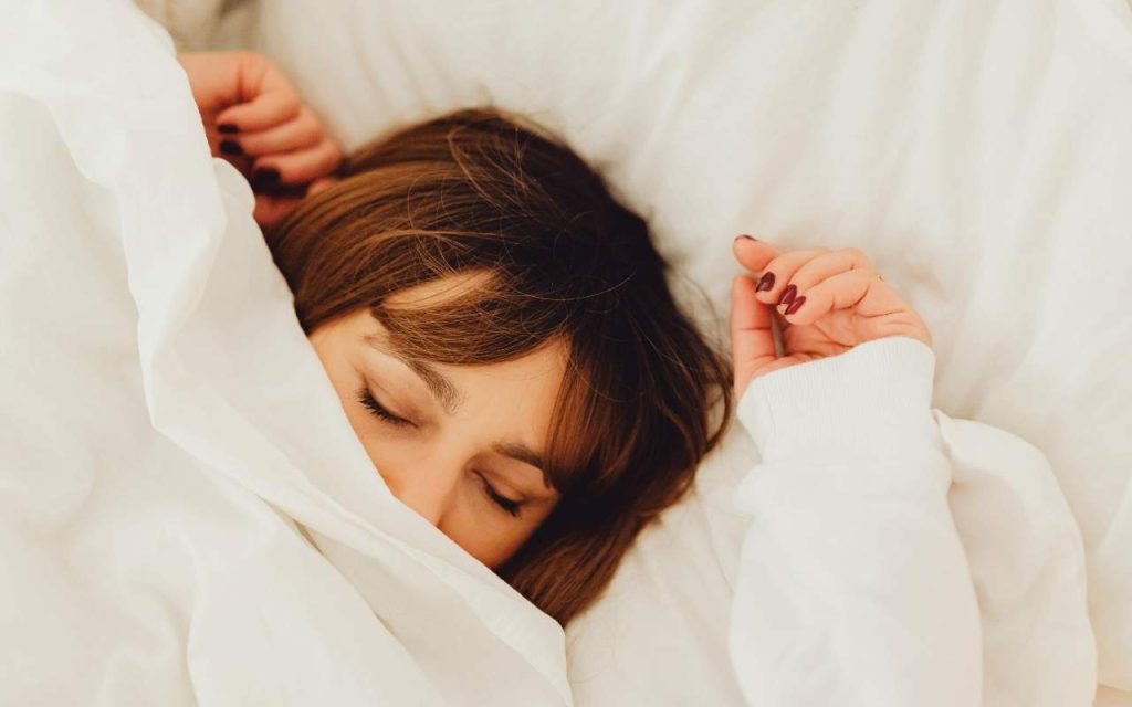 Sono excessivo mesmo dormindo muito: 7 causas comuns pouco comentadas