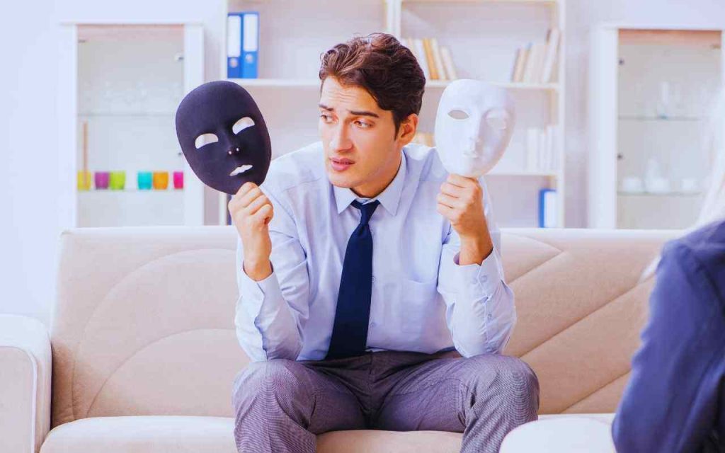 Como um narcisista termina um relacionamento: sinais e estratégias usadas