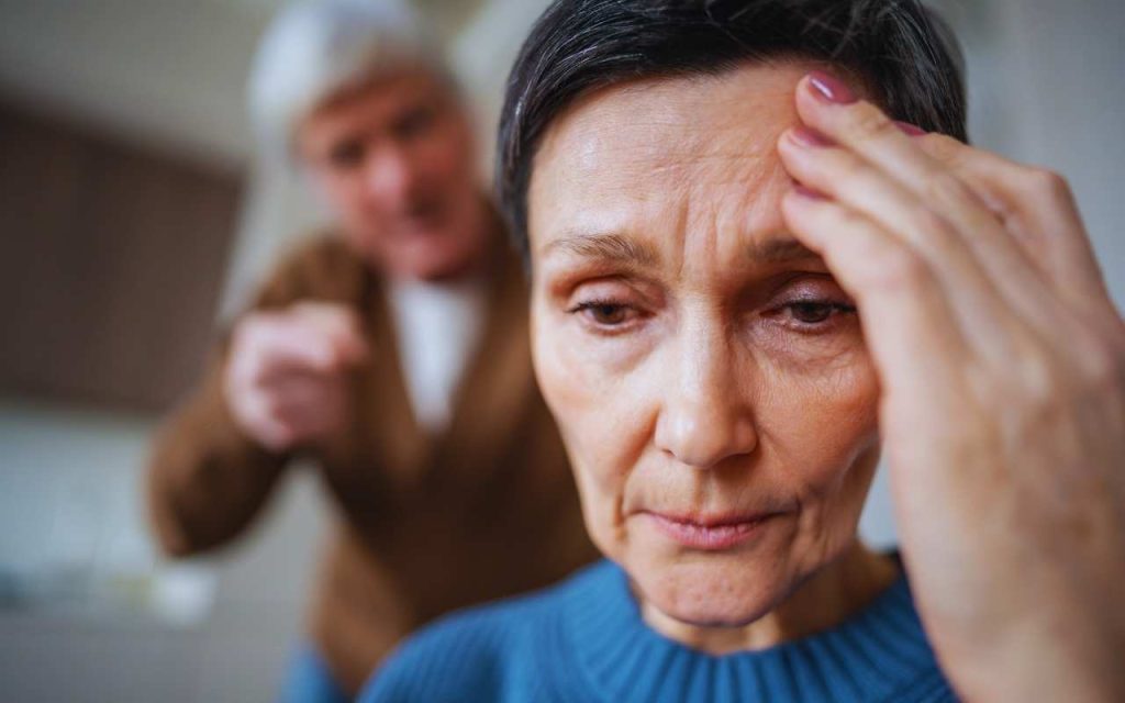 Como um narcisista termina um relacionamento: sinais e estratégias usadas