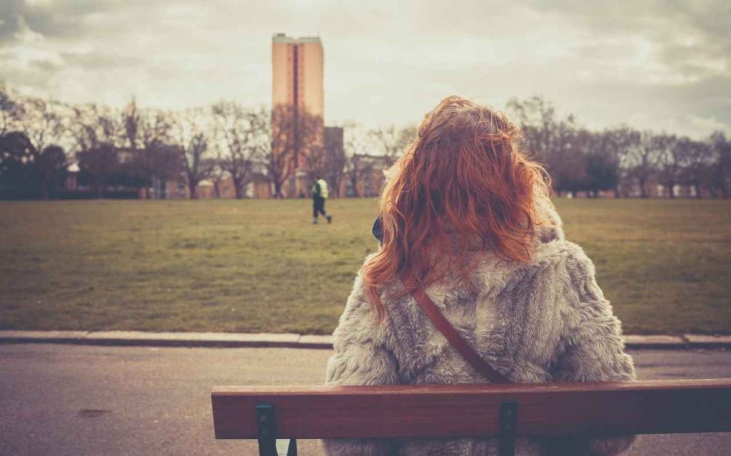 A solidão prolongada pode virar dor física mesmo sem machucado algum.