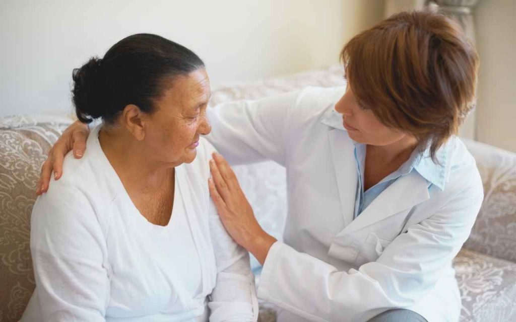 Falar com alguém de confiança pode acalmar a ansiedade de um jeito que é difícil conseguir sozinho.